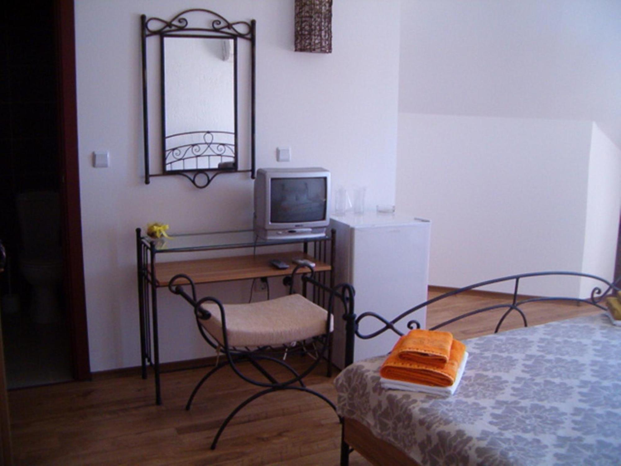 Family Hotel Bellehouse Chernomorets Oda fotoğraf